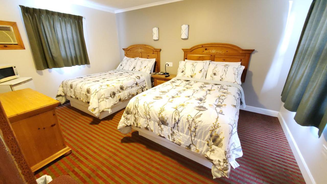 Knights Inn Colonial Fireside Inn Pembroke Exteriér fotografie