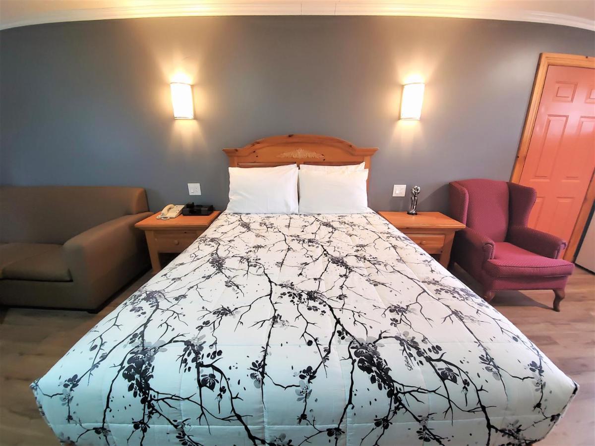 Knights Inn Colonial Fireside Inn Pembroke Exteriér fotografie